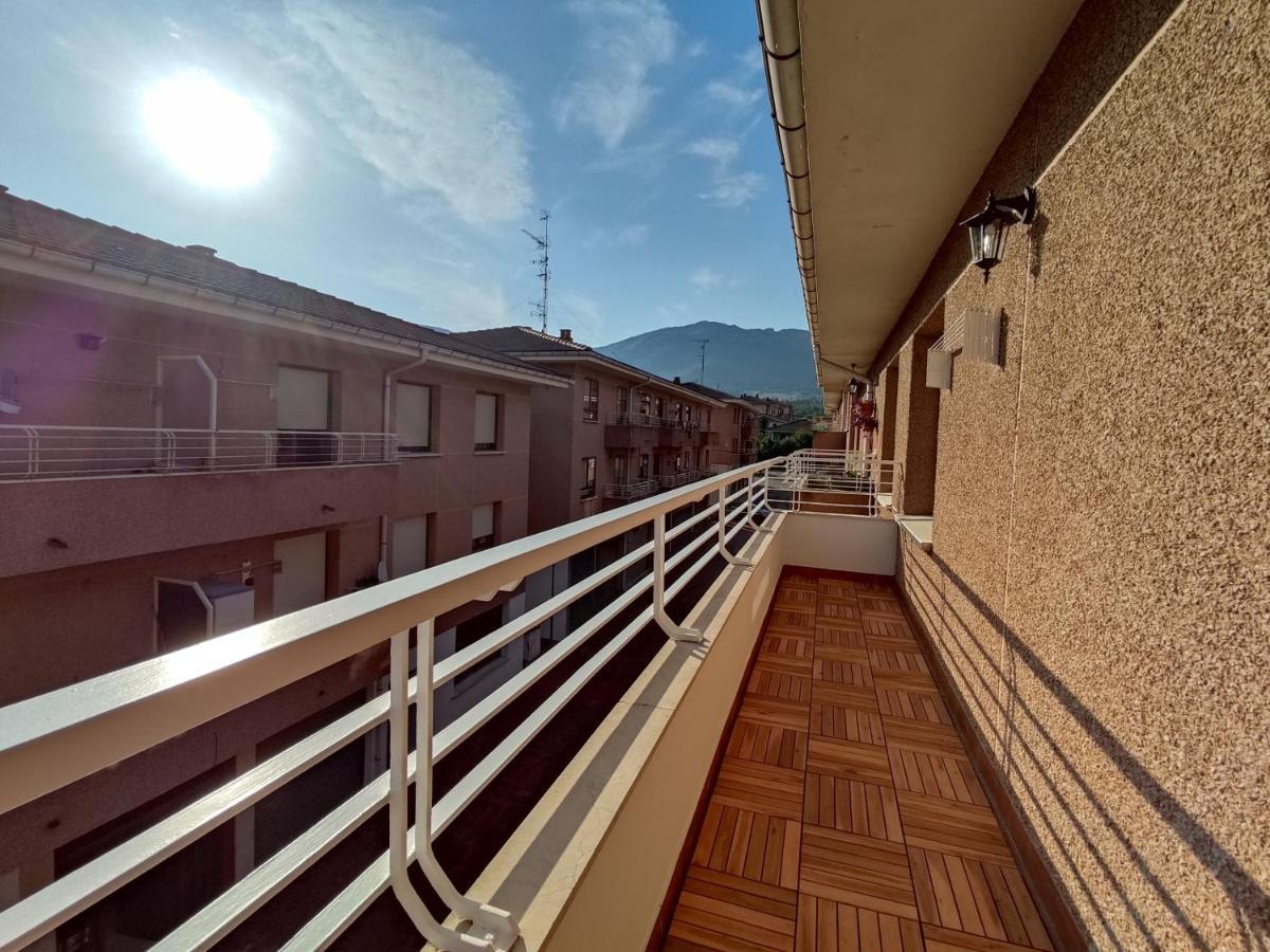 Acogedor Apartamento Junto A La Plaza Villasana de Mena Ngoại thất bức ảnh