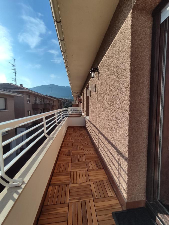 Acogedor Apartamento Junto A La Plaza Villasana de Mena Ngoại thất bức ảnh